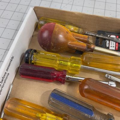 Tray of Screw Drivers and Nut Driver Large Lot of