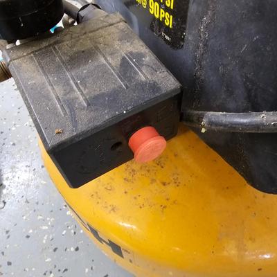 Bostitch 6 Gallon 135 PSI Pancake Compressor & Accessories (DG-JS)