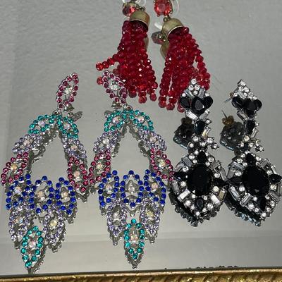 3 pairs fancy post earrings