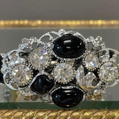 Selro signed black cabochon rhinestone bracelet