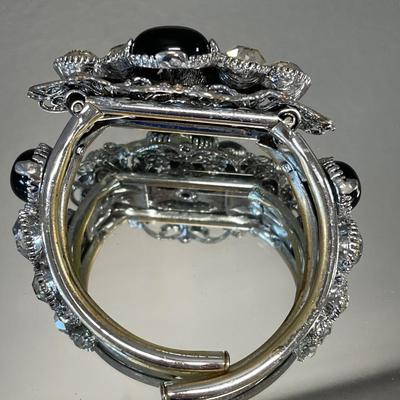 Selro signed black cabochon rhinestone bracelet