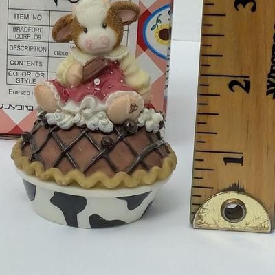 Marys Moo Moos Enesco Chocolate Cow Pie Covered Box Figurine 372730G With Box