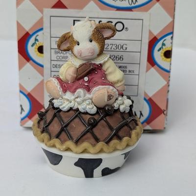 Marys Moo Moos Enesco Chocolate Cow Pie Covered Box Figurine 372730G With Box