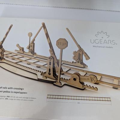 UGEARS Mechanical Wooden Model Kit Set of Rails with Crossing 200 Parts DIY 3D Puzzle
