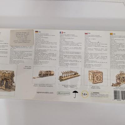 UGEARS Mechanical Wooden Model Kit Set of Rails with Crossing 200 Parts DIY 3D Puzzle