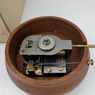 ANRI Thorens Music Box Laras Theme Swiss Made Wood Girl With Birds Original Box