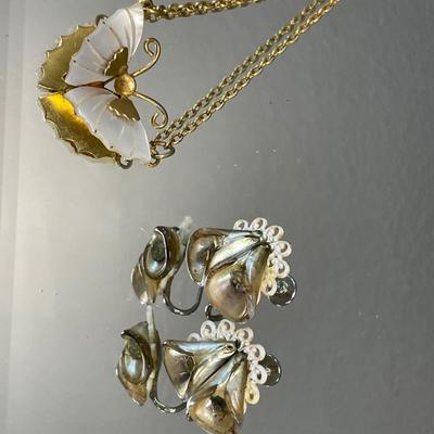 Shell and fresh water pearl