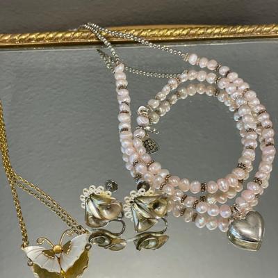 Shell and fresh water pearl