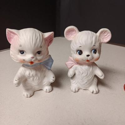 VINTAGE SALT & PEPPER SHAKERS