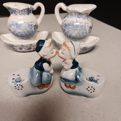 VINTAGE SALT & PEPPER SHAKERS