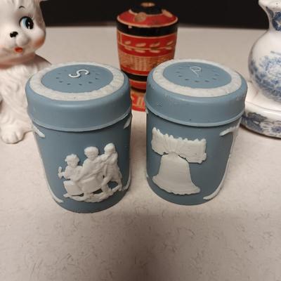 VINTAGE SALT & PEPPER SHAKERS