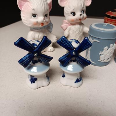 VINTAGE SALT & PEPPER SHAKERS