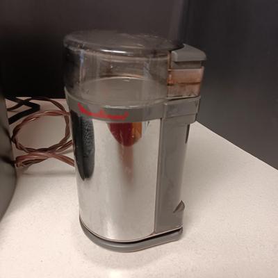 KEURIG SINGLE BREW COFFEE MAKER AND A COFFEE BEAN GRINDER