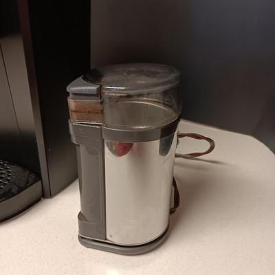 KEURIG SINGLE BREW COFFEE MAKER AND A COFFEE BEAN GRINDER
