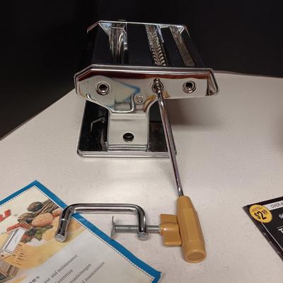 SHULE NOODLE MAKER AND WHIRLEY-POP POPCORN MAKER