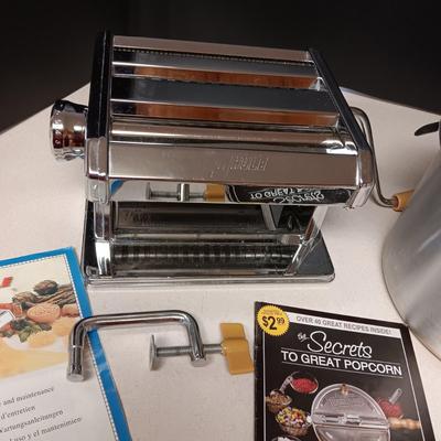 SHULE NOODLE MAKER AND WHIRLEY-POP POPCORN MAKER