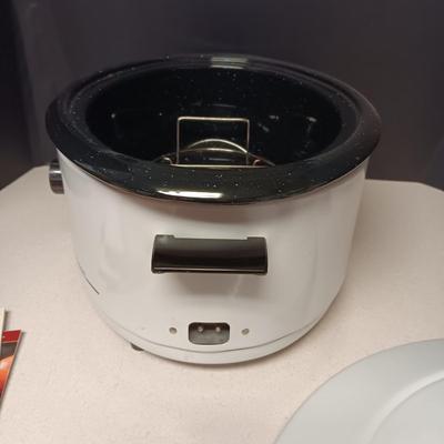 FARBERWARE CUTLERY SET, ELECTRIC ROASTER & METAL ?