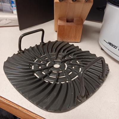 FARBERWARE CUTLERY SET, ELECTRIC ROASTER & METAL ?