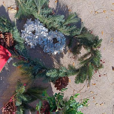 HOLIDAY GARLAND, CENTERPIECES AND DECOR