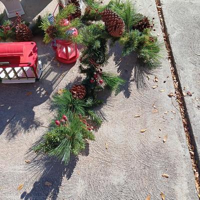 HOLIDAY GARLAND, CENTERPIECES AND DECOR