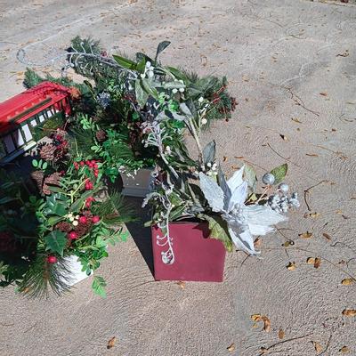 HOLIDAY GARLAND, CENTERPIECES AND DECOR