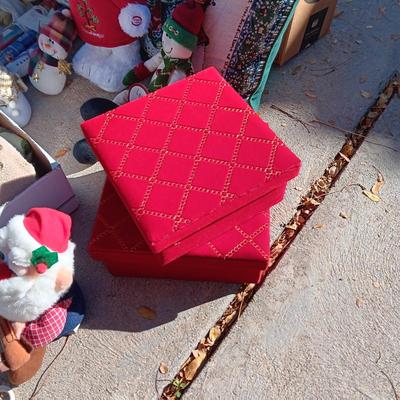 ANIMATED ANIMALS, HOLIDAY PILLOWS, GIFT WRAP, BOWS AND MORE