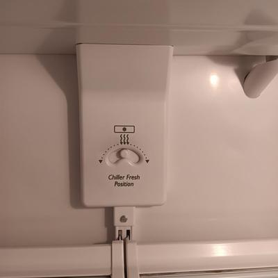 AMANA REFRIGERATOR WITH ICE MAKER