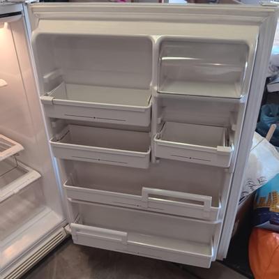 AMANA REFRIGERATOR WITH ICE MAKER