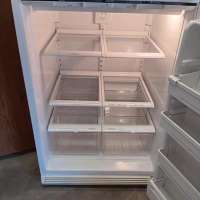 AMANA REFRIGERATOR WITH ICE MAKER