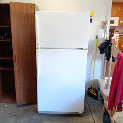 AMANA REFRIGERATOR WITH ICE MAKER
