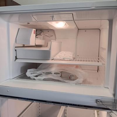 AMANA REFRIGERATOR WITH ICE MAKER