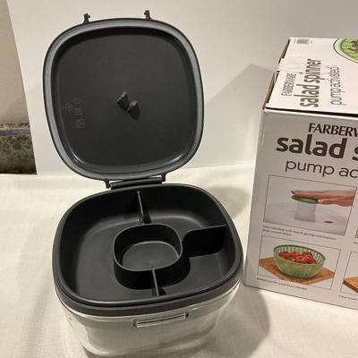 Sale Photo Thumbnail #256: One clasp of the salad container is missing