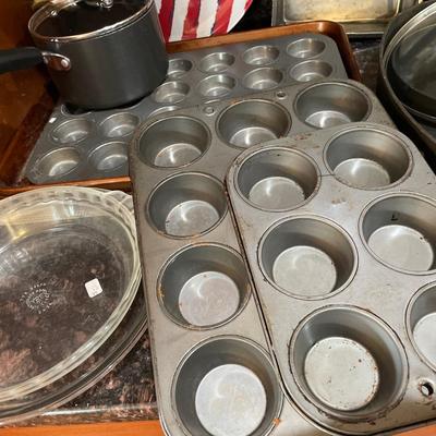 Tins and cookie sheets with steamer