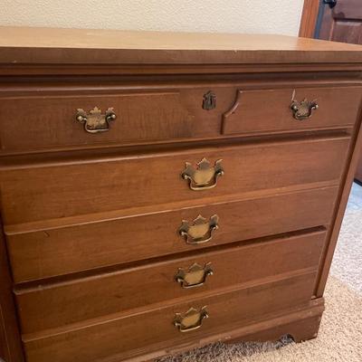 Small 3 drawer cabinet