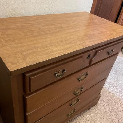 Small 3 drawer cabinet
