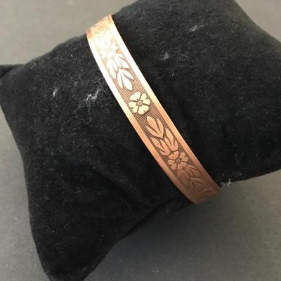 Beautiful vintage, solid copper flower design bracelet