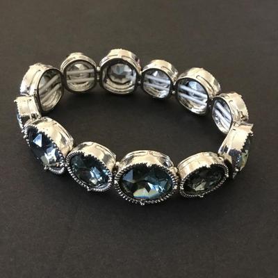 Beautiful, silver toned, gray blue rhinestone stretch bracelet