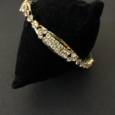 Beautiful Gold tone, rhinestone bangle bracelet