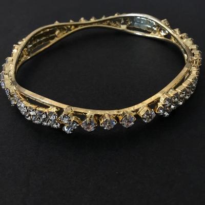 Beautiful Gold tone, rhinestone bangle bracelet