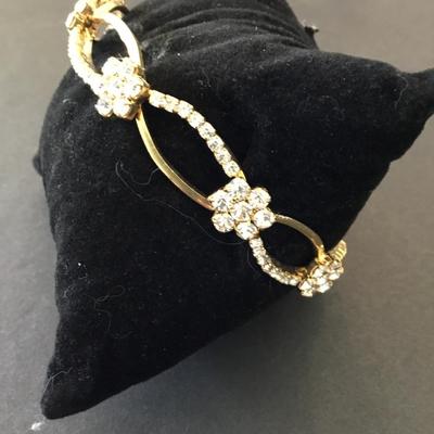 Beautiful, gold tone, flower, rhinestone bangle bracelet