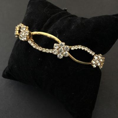 Beautiful, gold tone, flower, rhinestone bangle bracelet
