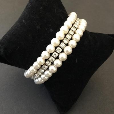 Super cute faux pearl rhinestone wrap bracelet
