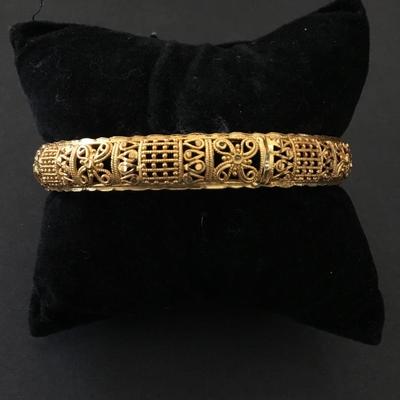 Beautiful, vintage, gold tone, elegant bangle bracelet