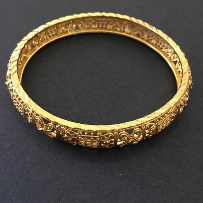 Beautiful, vintage, gold tone, elegant bangle bracelet