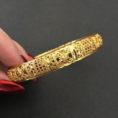 Beautiful, vintage, gold tone, elegant bangle bracelet