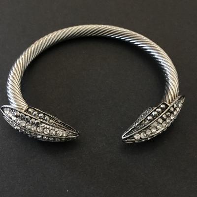 Beautiful twisted cable bracelet, silver tone, rhinestone