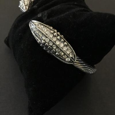 Beautiful twisted cable bracelet, silver tone, rhinestone