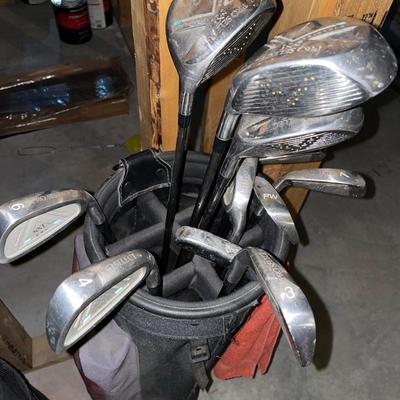 Men’s golf clubs and bag carriers