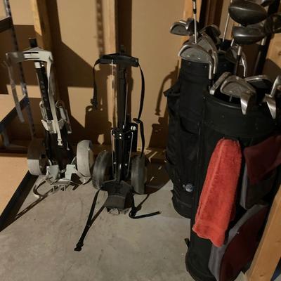 Men’s golf clubs and bag carriers