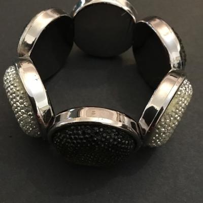 Cute stretch bracelet, silver toned